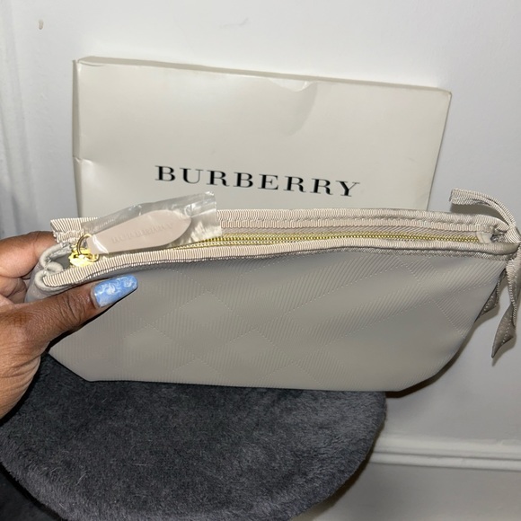 Women’s Pouch - Picture 2 of 4